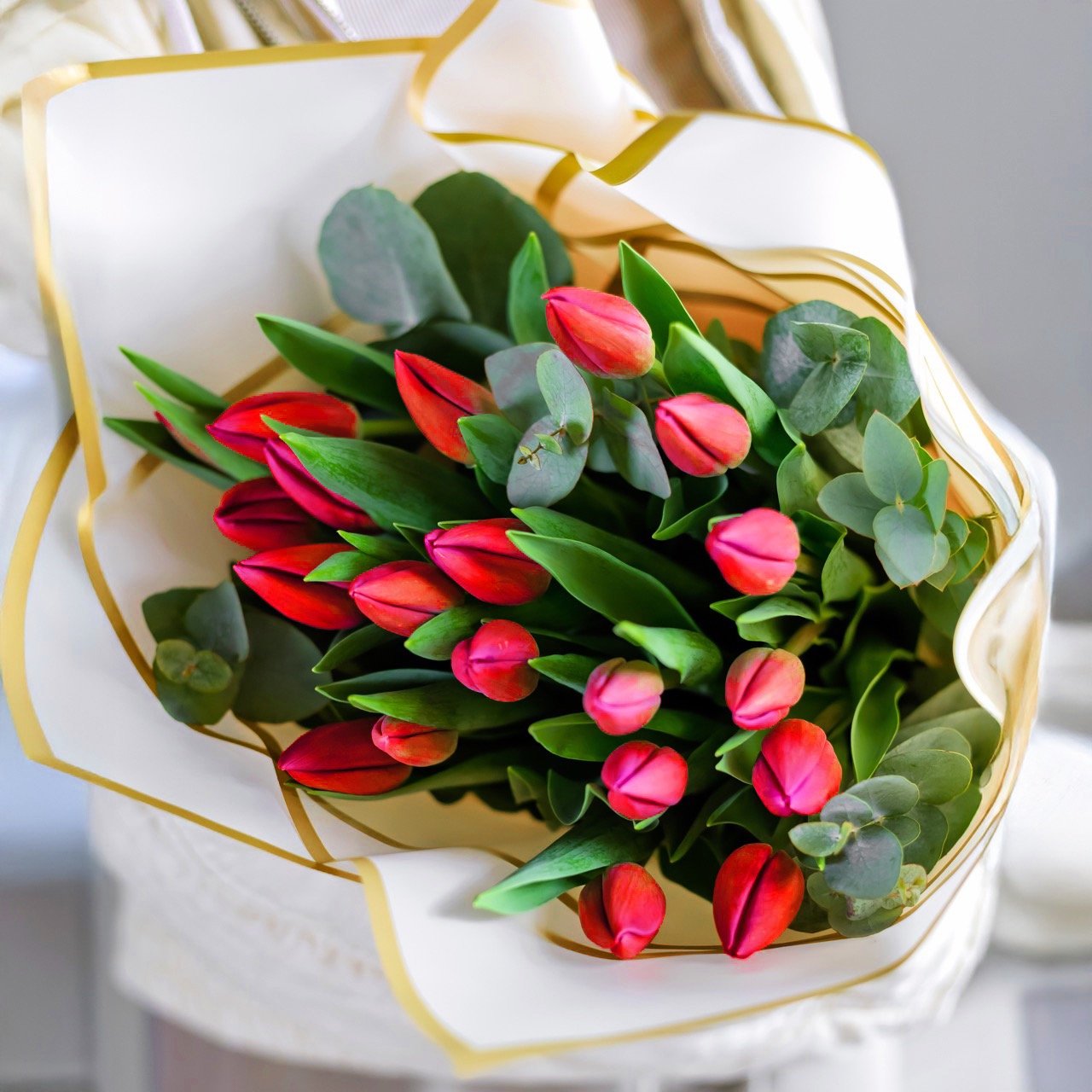 Still Life Photo of a holiday-themed bouquet.